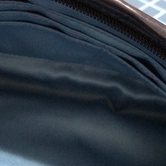 Coach multi color wristlet, satin inside and outside. Leather strap - Picture 4 of 5